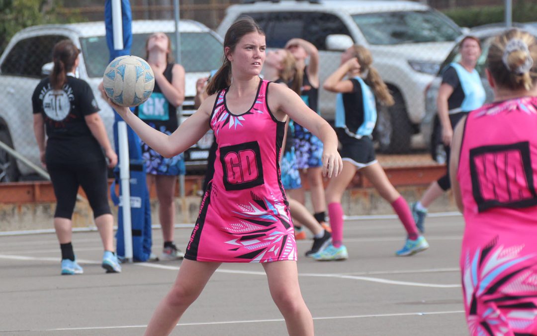 Flamingos win a top-of-the-table clash