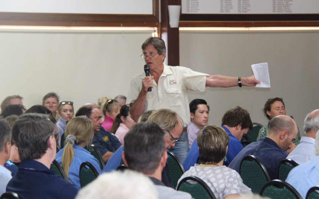 Huge crowd in Wee Waa unites to reject draft water plan
