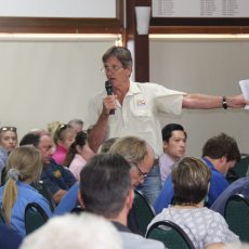 Huge crowd in Wee Waa unites to reject draft water plan