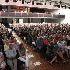Audience happy with the ‘Happiest Refugee’ Anh Do