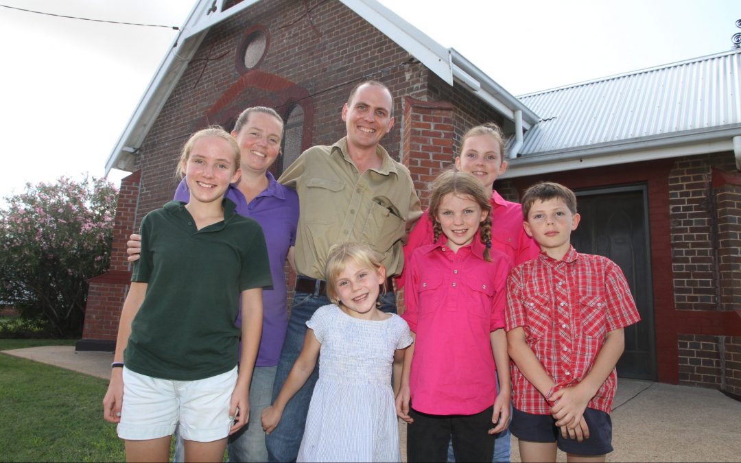 Smith family farewelled, bound for New Dunesk