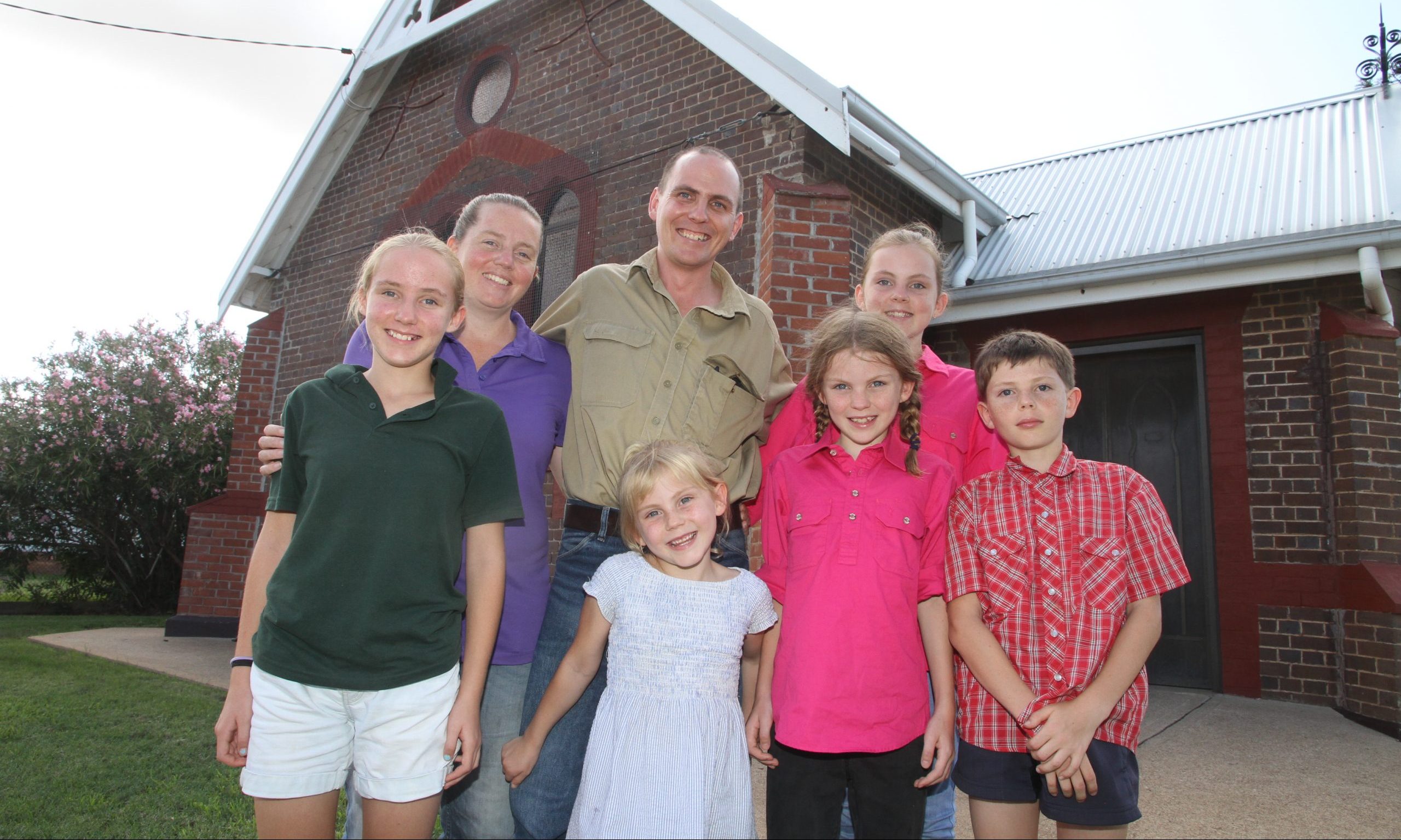 Smith family farewelled, bound for New Dunesk