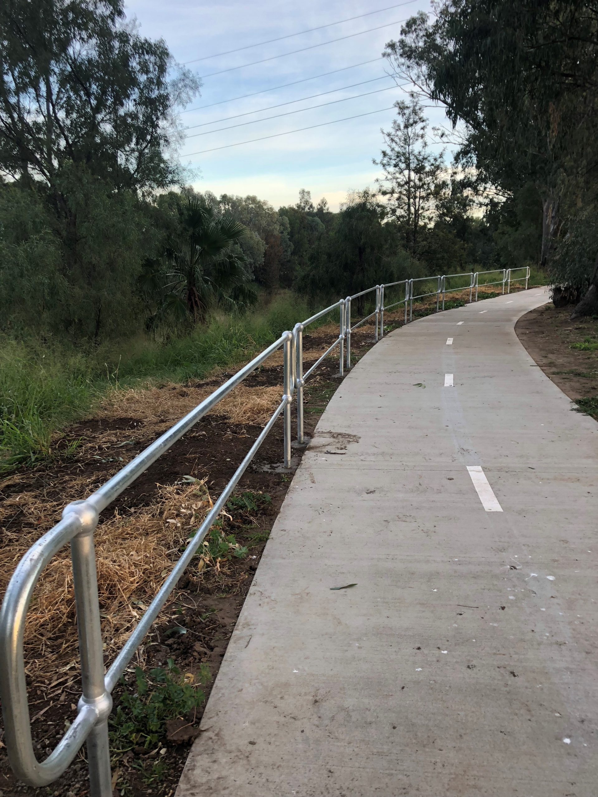 The walking path along the eastern side of the Narrabri Creek.