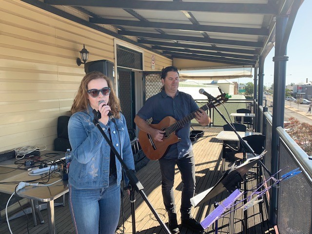 Local duo entertain Saturday morning shoppers