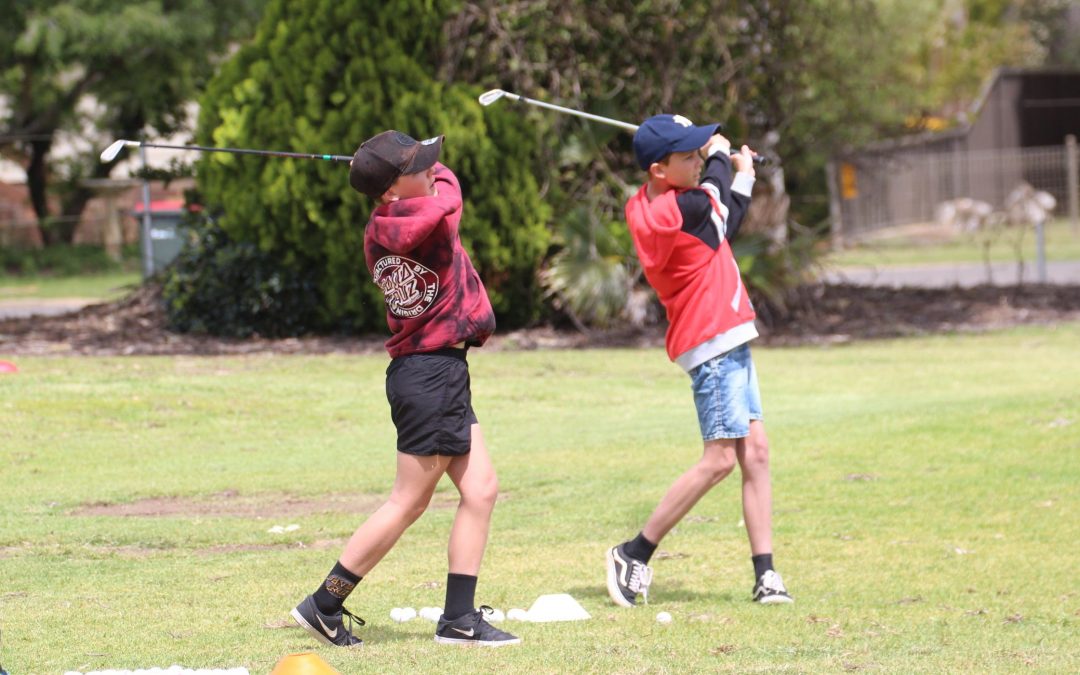 Future pros learn some handy tips at the Narrabri Golf Club