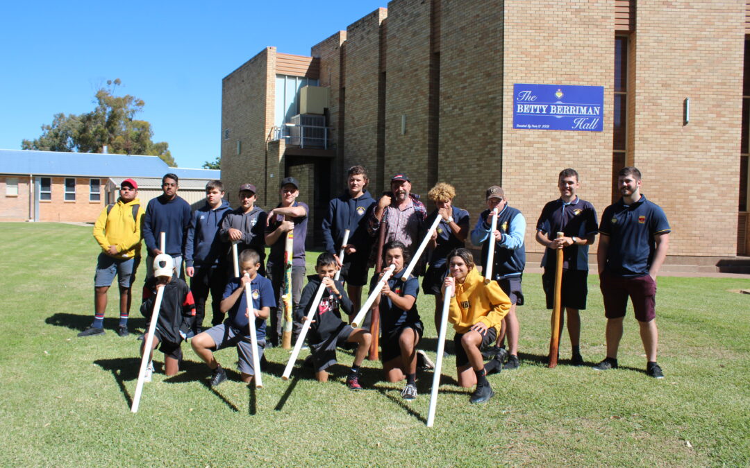 World-renowned didgeridoo player visits Narrabri