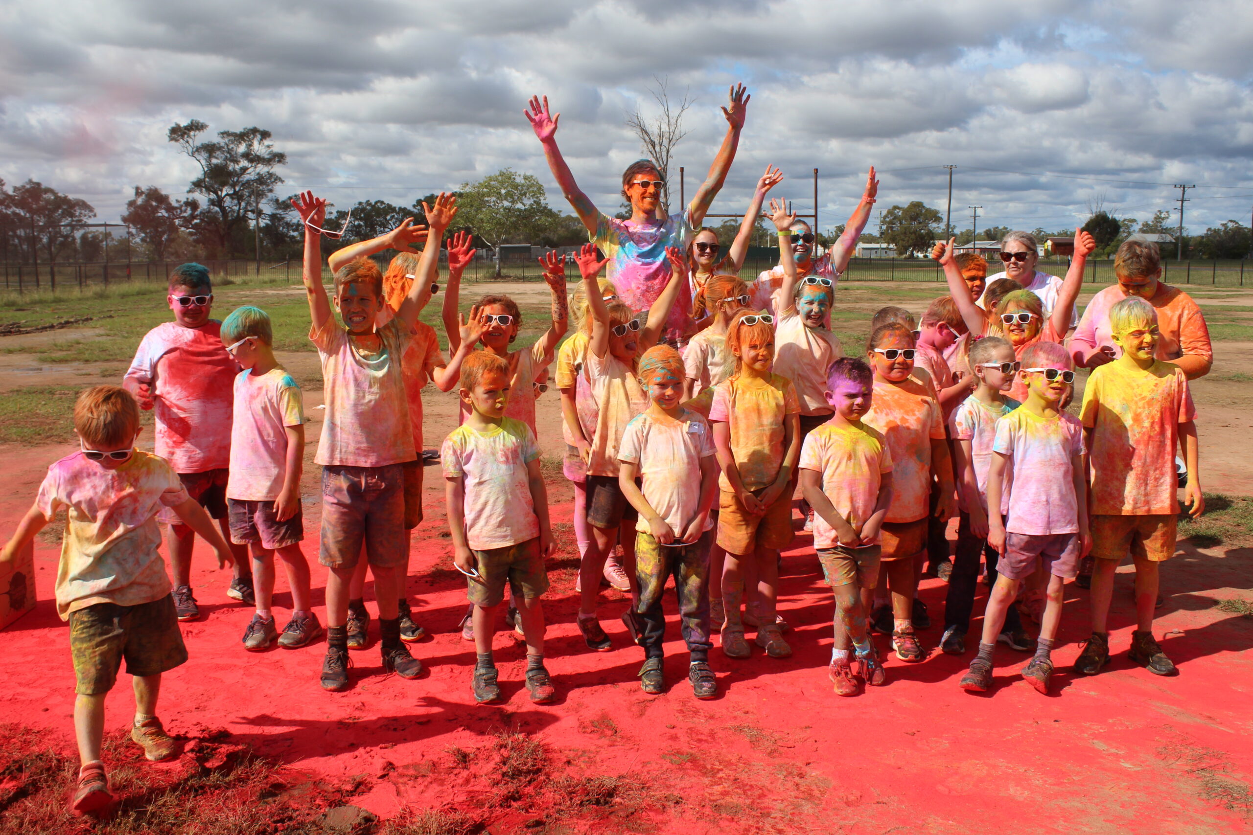 Stacks of fun at Pilliga colour run | PHOTOS