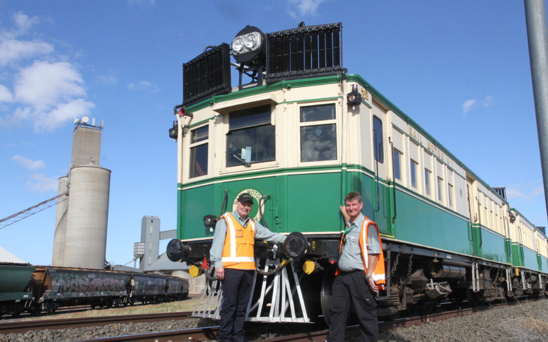 Rail Motor 7 rolls back into town