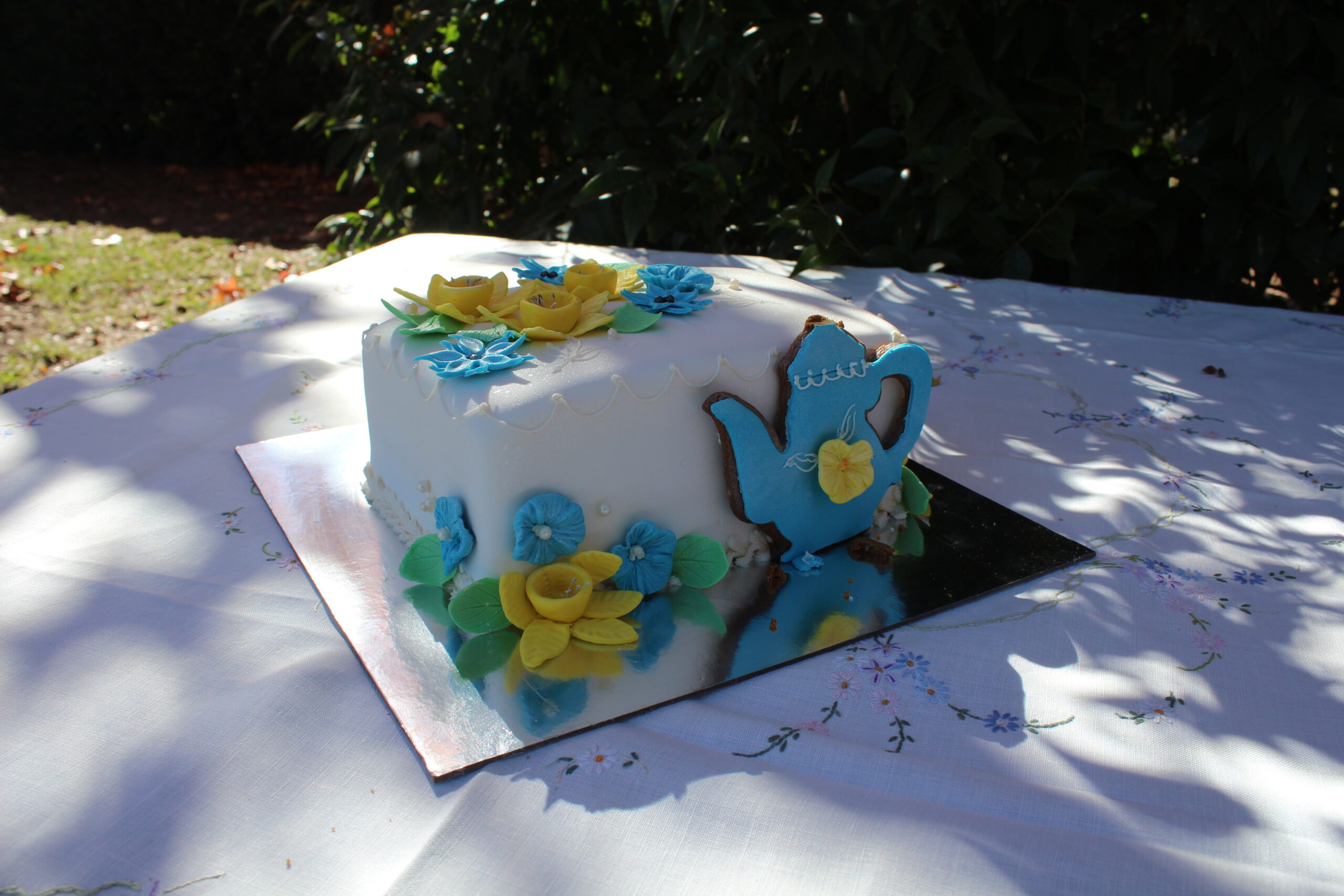 Di Baker’s cake (silent auction prize.)