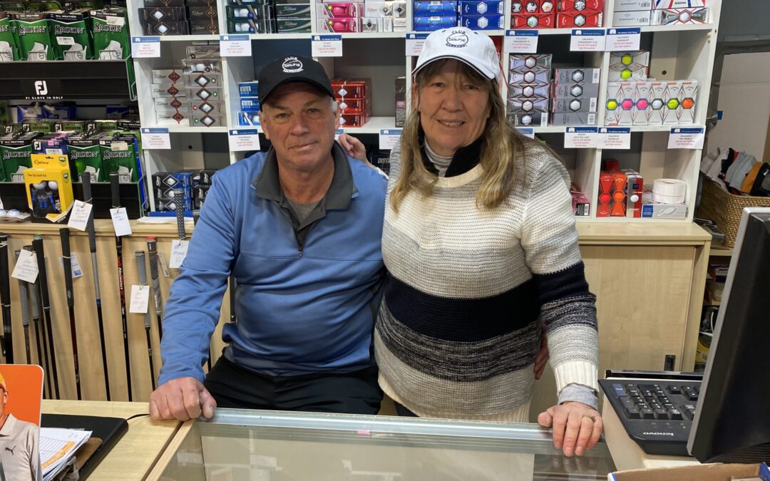 Golf gurus Steve and Donna farewell Narrabri