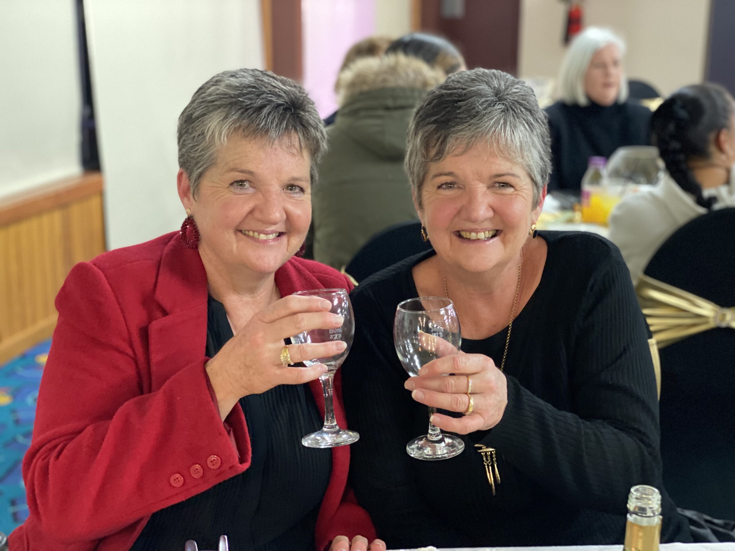 Wendy Smith and Christine Duncan enjoying the dinner and comedy night at the Wee Waa Bowling Club.