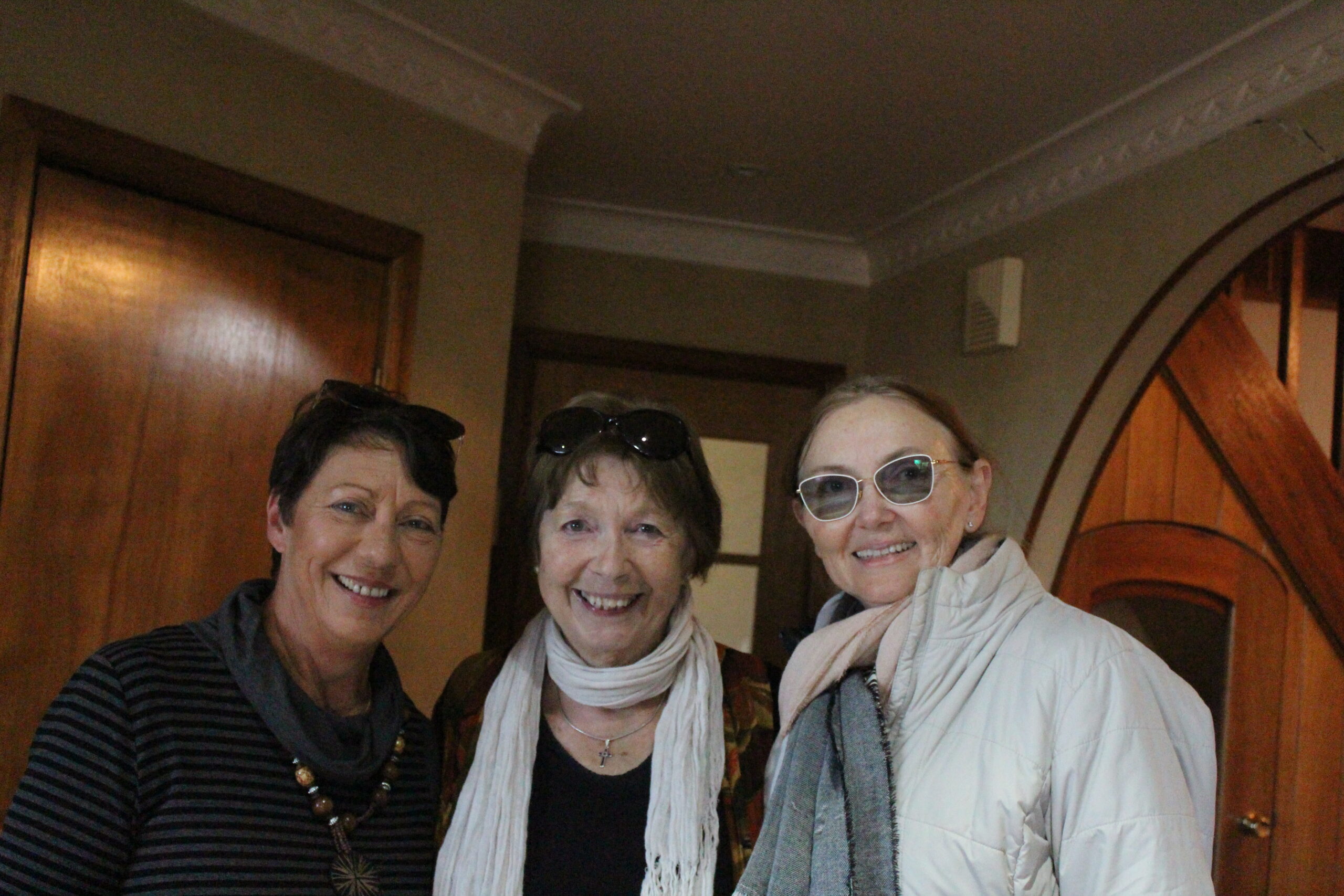 Lyn Almagro, Gerda Vogel and Tamara Woodrow at the Inner Wheel luncheon, held at Jeff and Jenny Parish’s beautiful home.