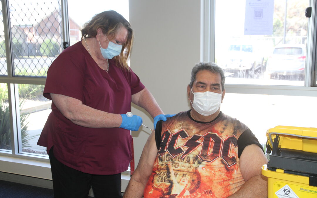 Aboriginal community rallies for pop-up vaccination clinic