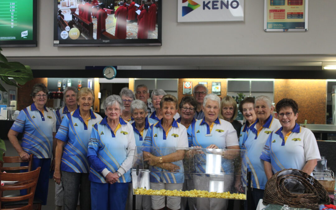 Lady bowlers morning tea fundraiser for club | PHOTOS