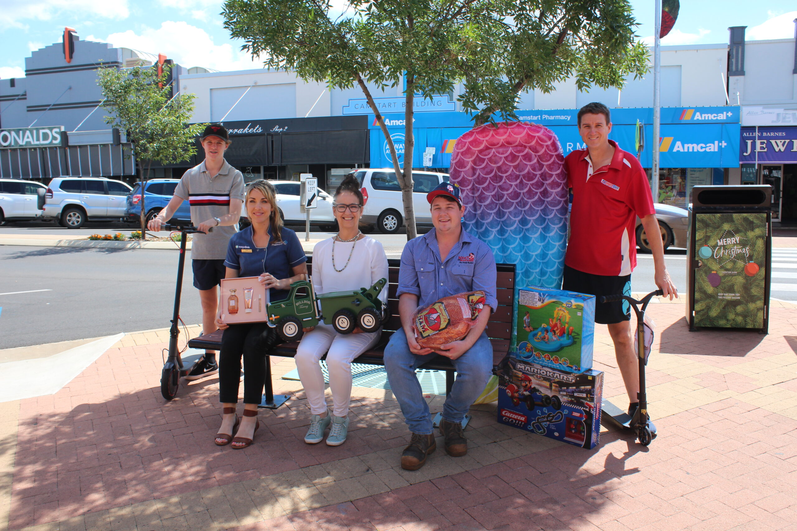 $7000 in prizes in Courier Christmas shopping promo drawn next week