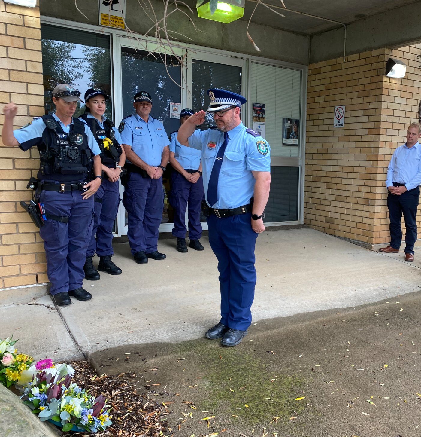 Wreaths laid in honour of former Inspector