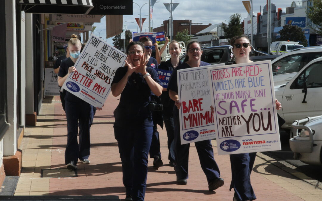 Striking nurses cheered at rally in Narrabri