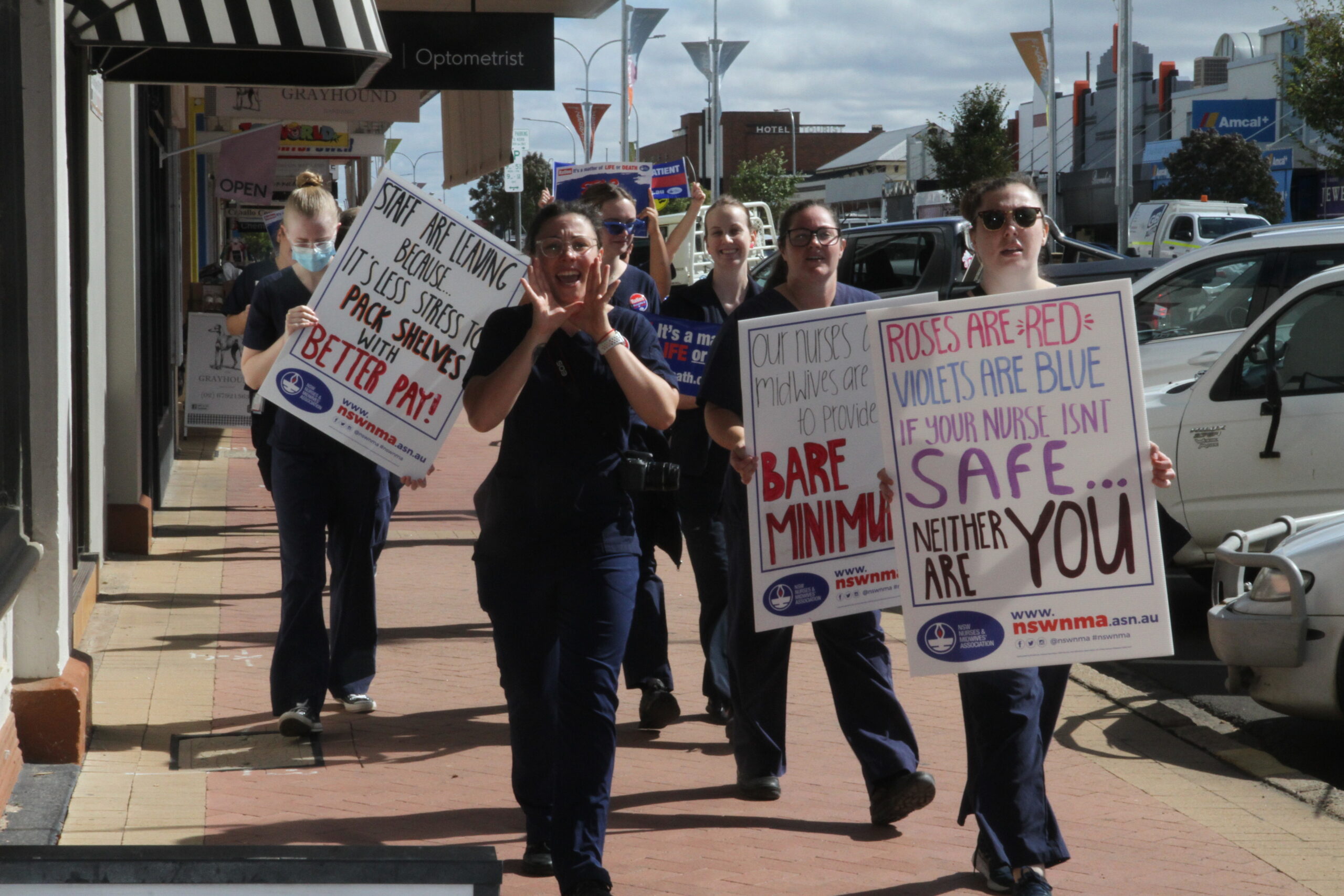 Striking nurses cheered at rally in Narrabri