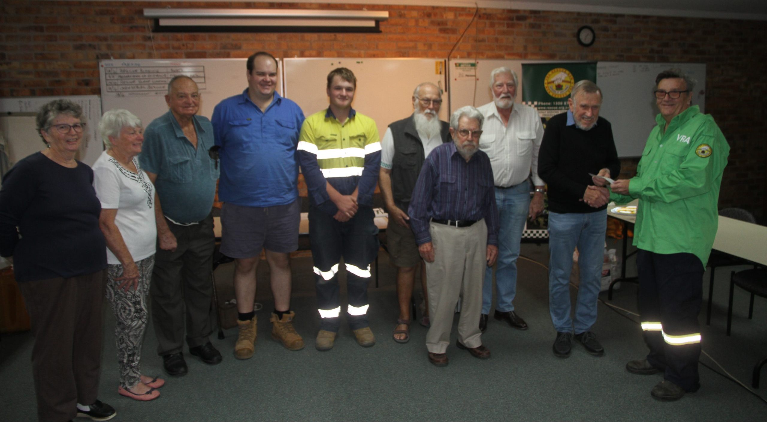 Bushwalkers’ donation supports the Narrabri VRA