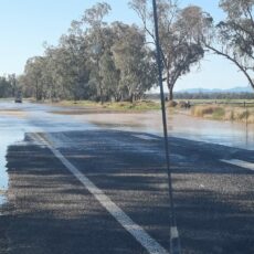 Flooding forces closures along Kamilaroi, Oxley highways