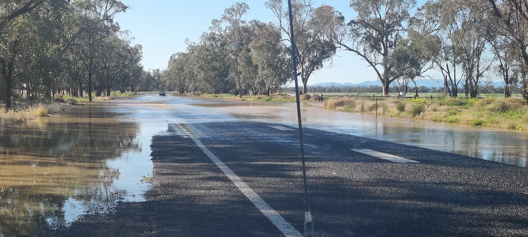 Flooding forces closures along Kamilaroi, Oxley highways