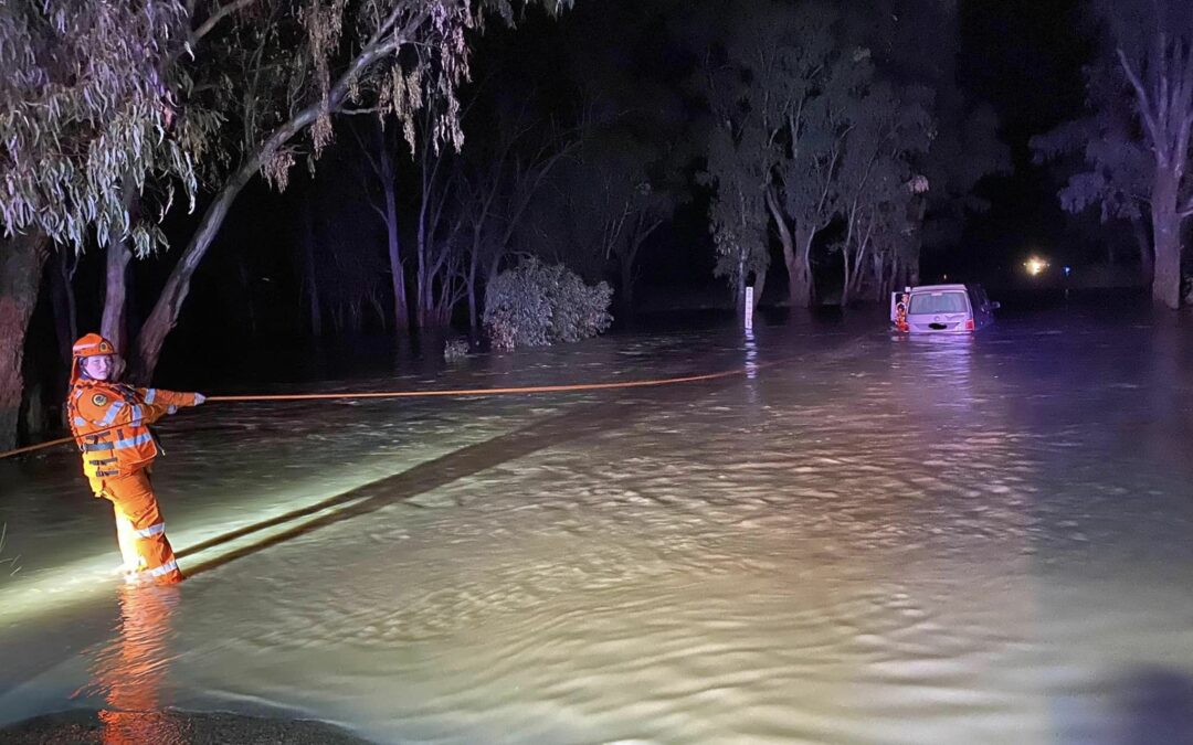 SES units tasked to flood rescue on the Maules Creek Road