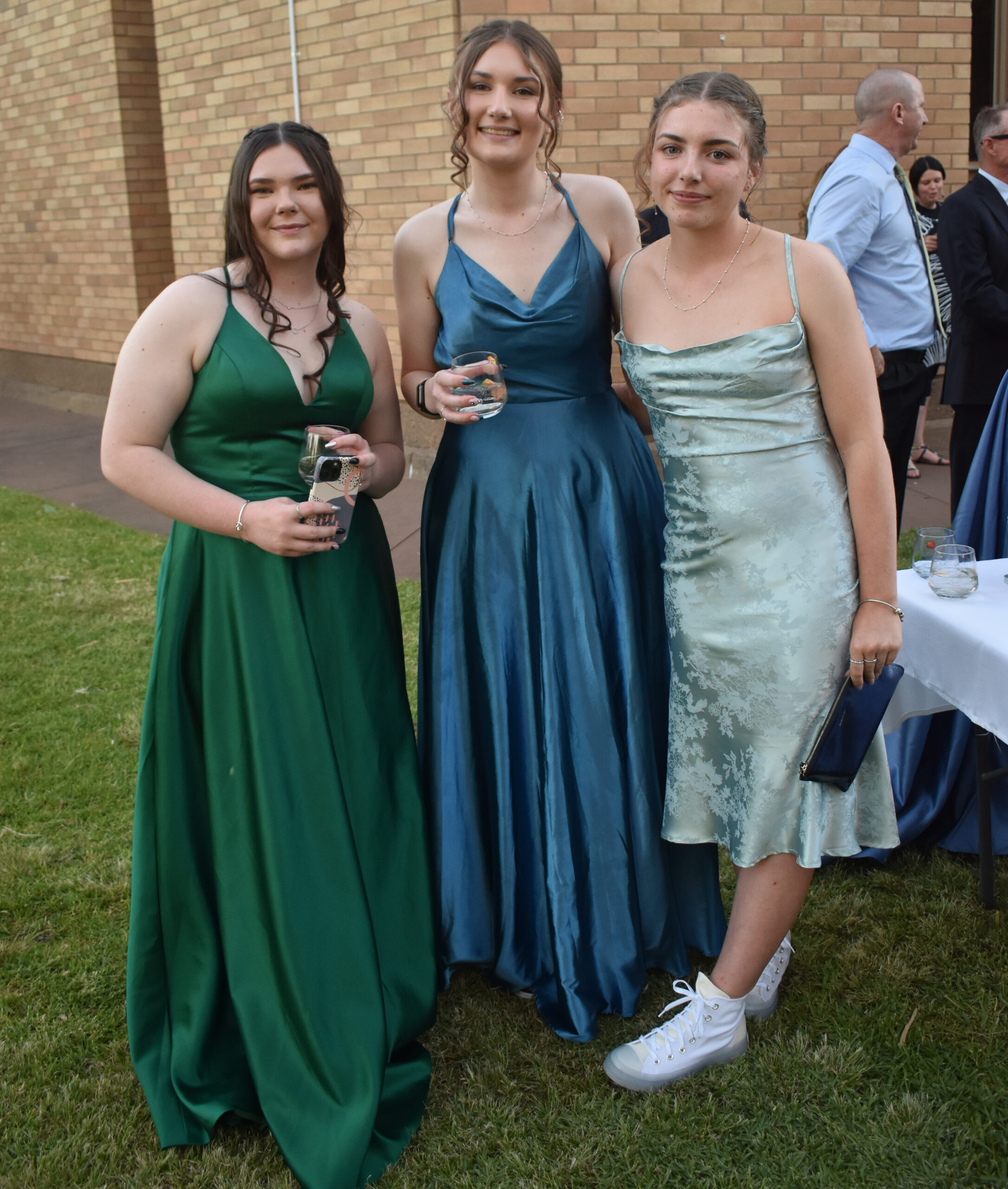 Narrabri High School farewells Year 12 with stunning formal | PHOTOS ...