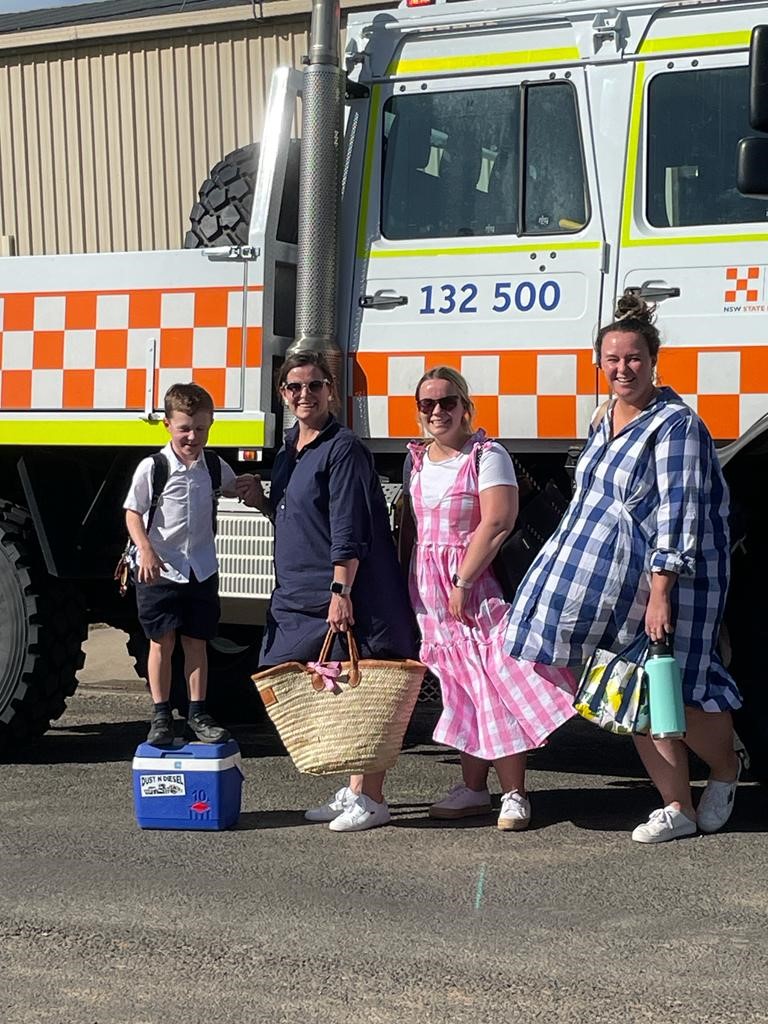 BJPS teachers based in Wee Waa have been able to get to school thanks to the SES, pictured BJPS student Sam Deacon, mum and teacher Mareka Deacon with teachers Zoe Conomos and Liz Whitely.