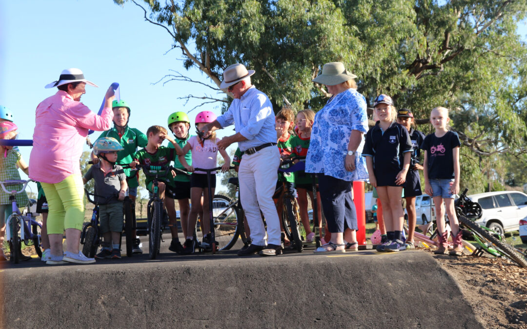 Ribbon cutting marks opening of Mungindi bike track
