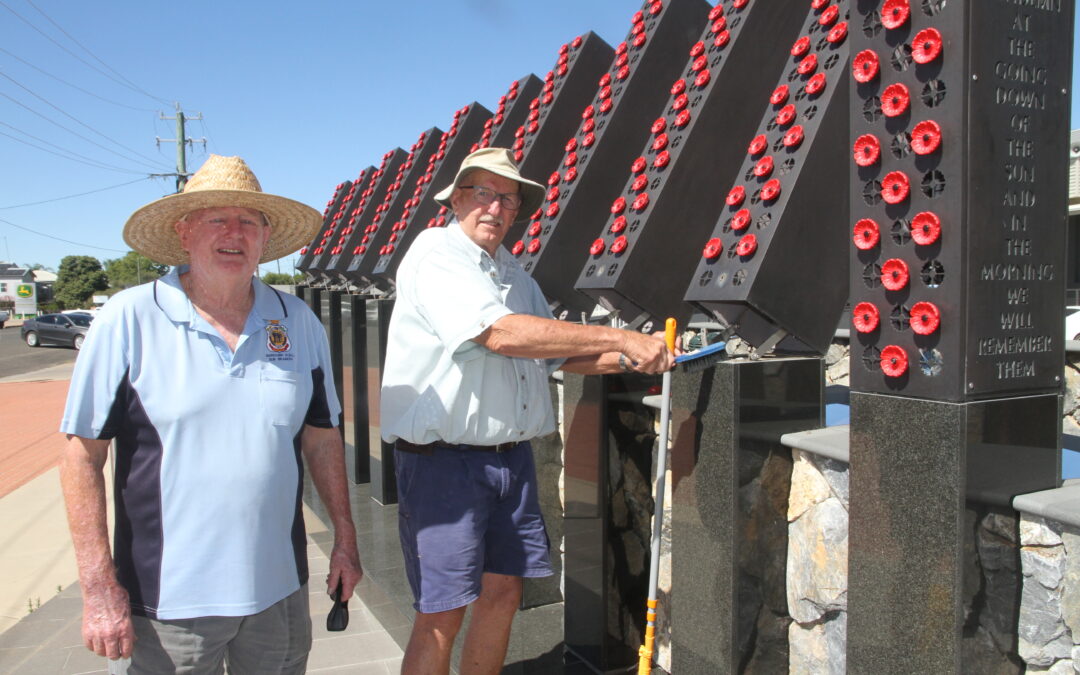 Narrabri War Memorial prepared for Anzac Day