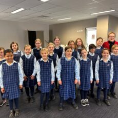 Narrabri Public School Choir sings for Community Care clients