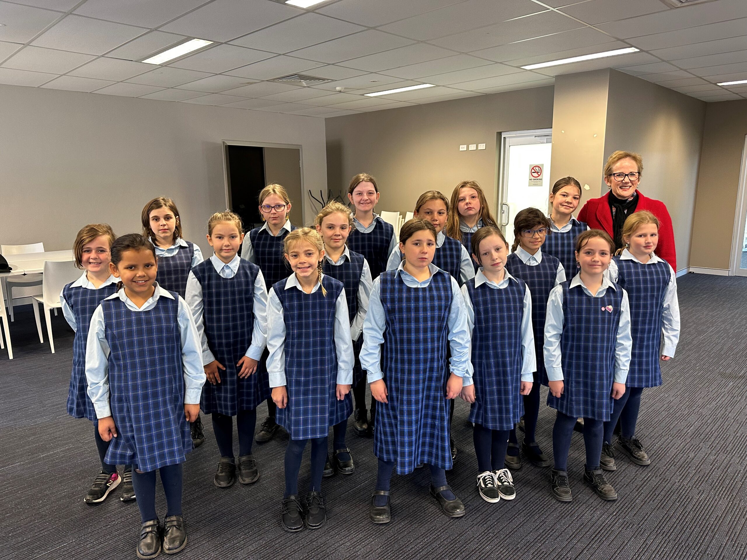 Narrabri Public School Choir sings for Community Care clients