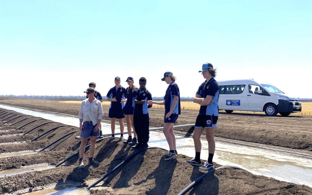 Narrabri High School students visit local cotton farm