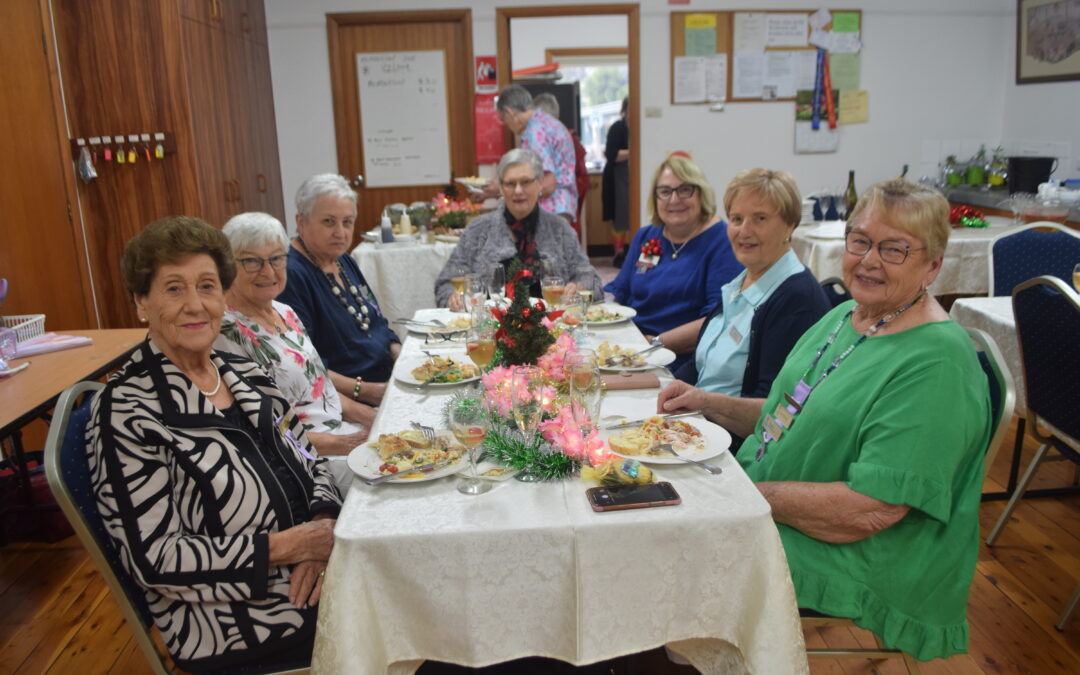VIEW Club’s Lunch of Indulgence for the Smith Family