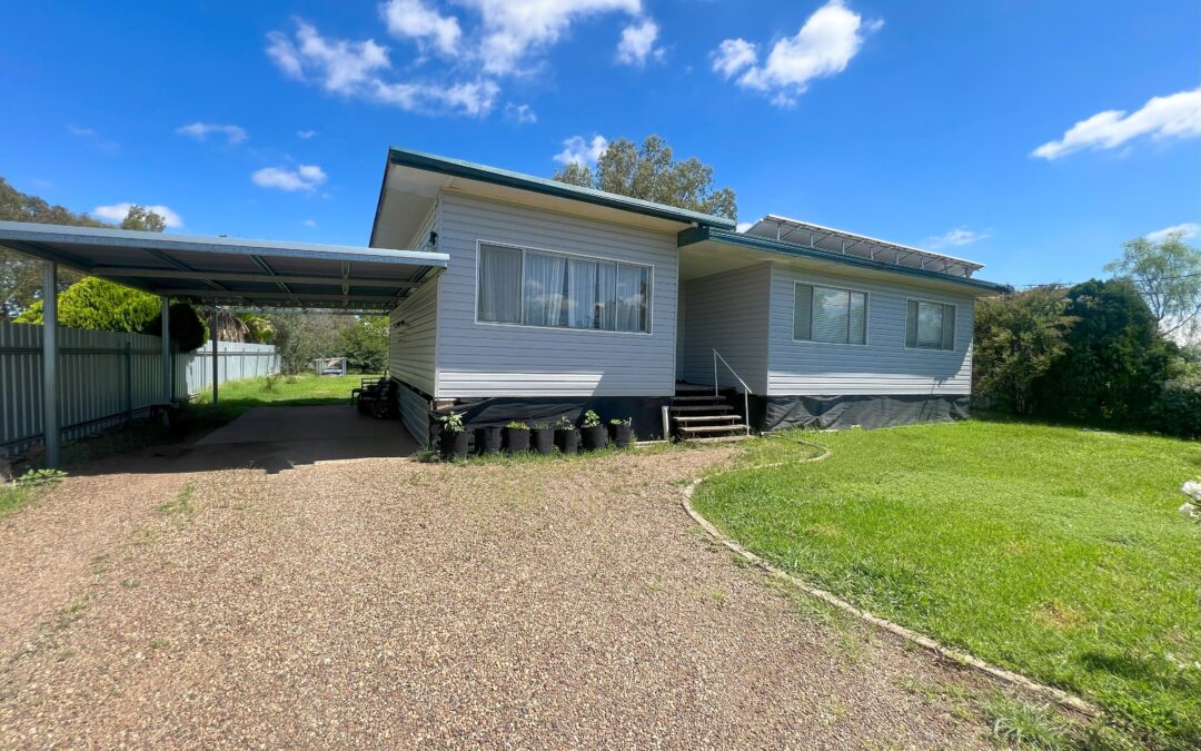 Renovated home on a huge block!