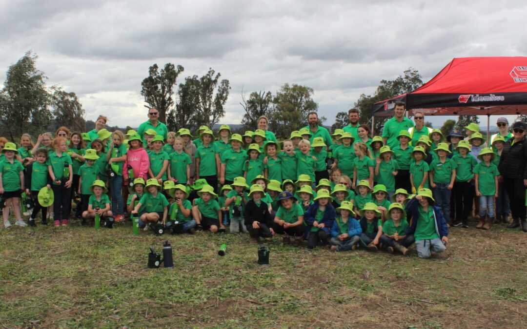 Boggabri students plant 400 trees for Boggabri Coal