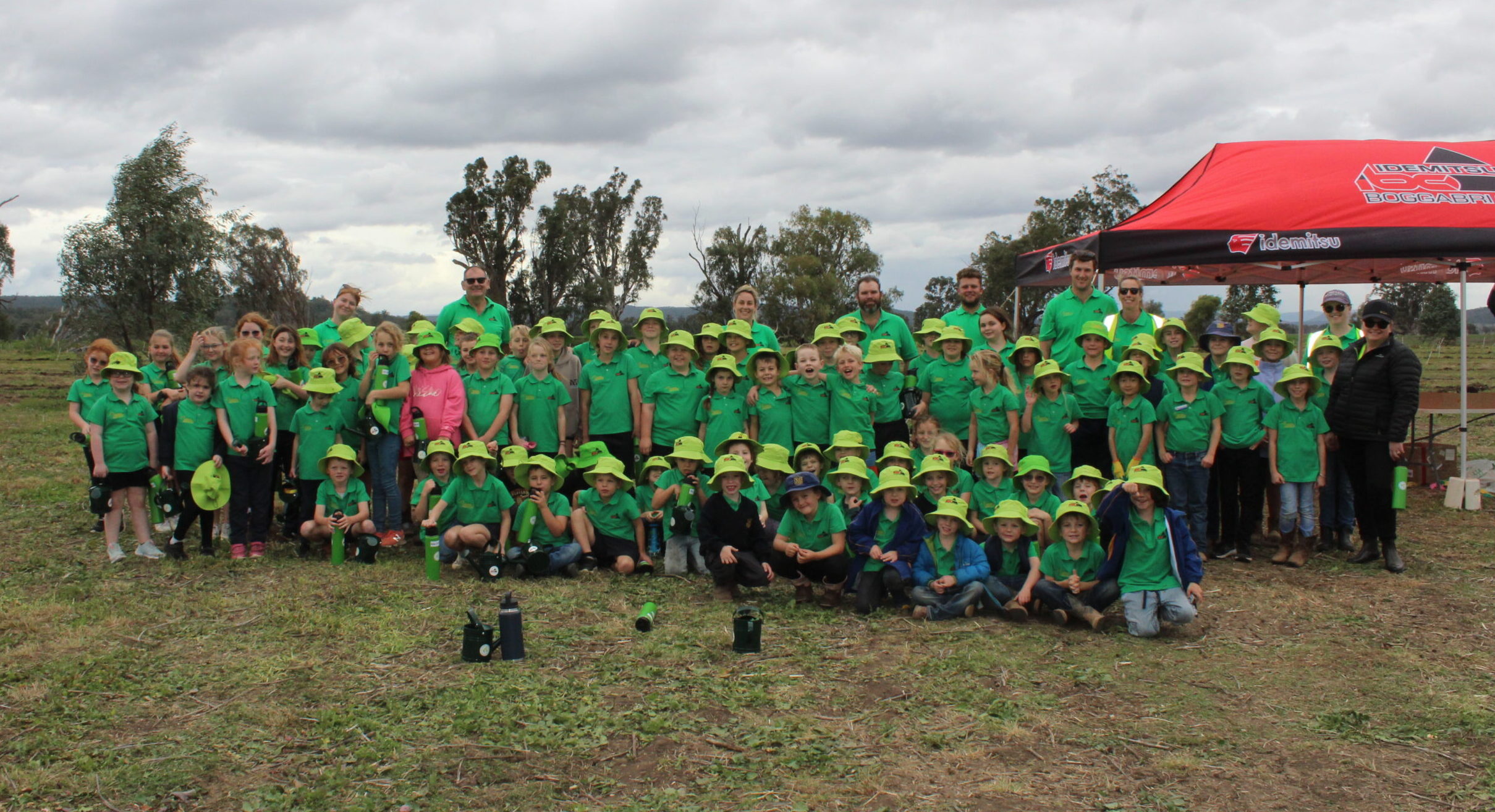 Boggabri students plant 400 trees for Boggabri Coal