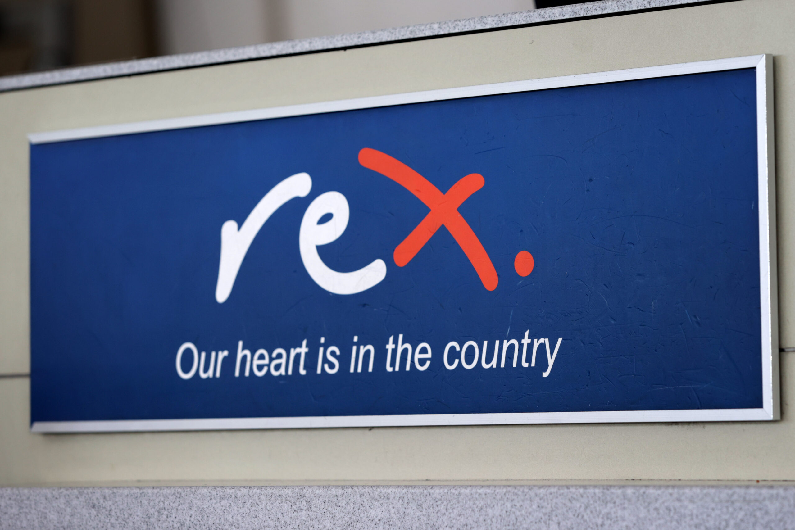 Regional flights continue despite Rex axing city trips