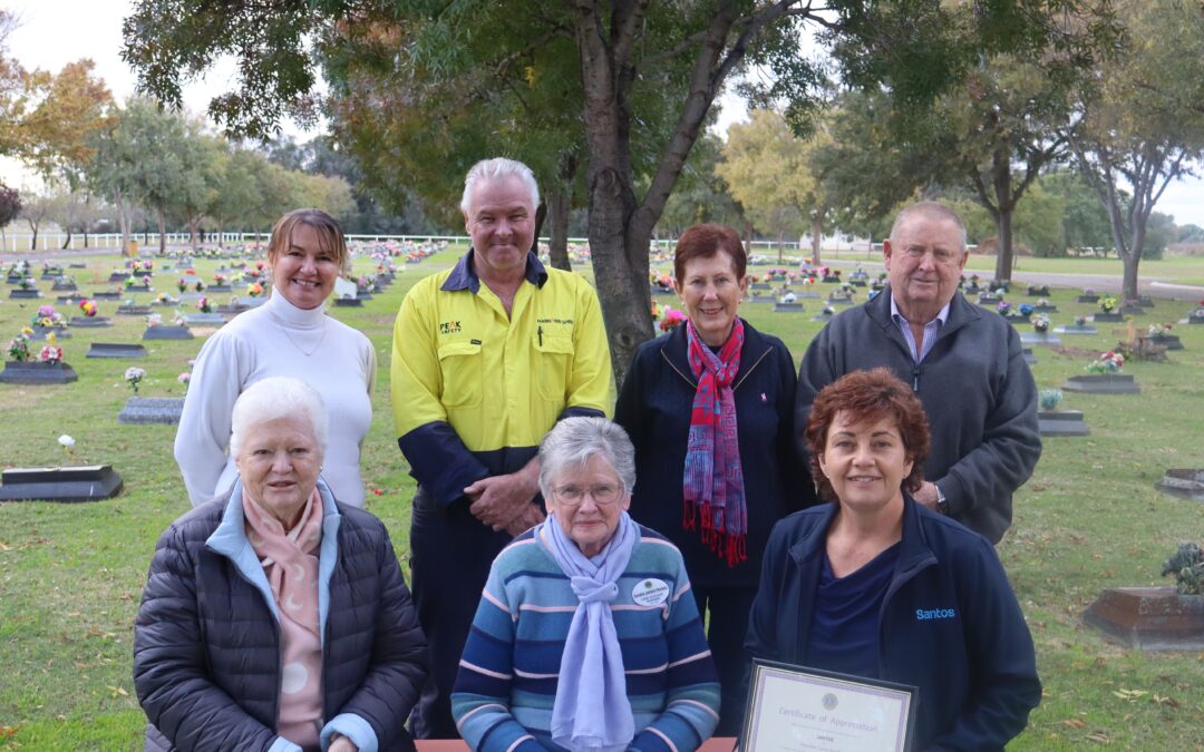 Lions Auxiliary unveils lawn cemetery seating project
