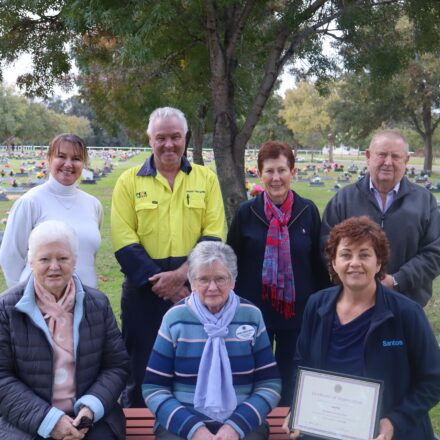Lions Auxiliary unveils lawn cemetery seating project