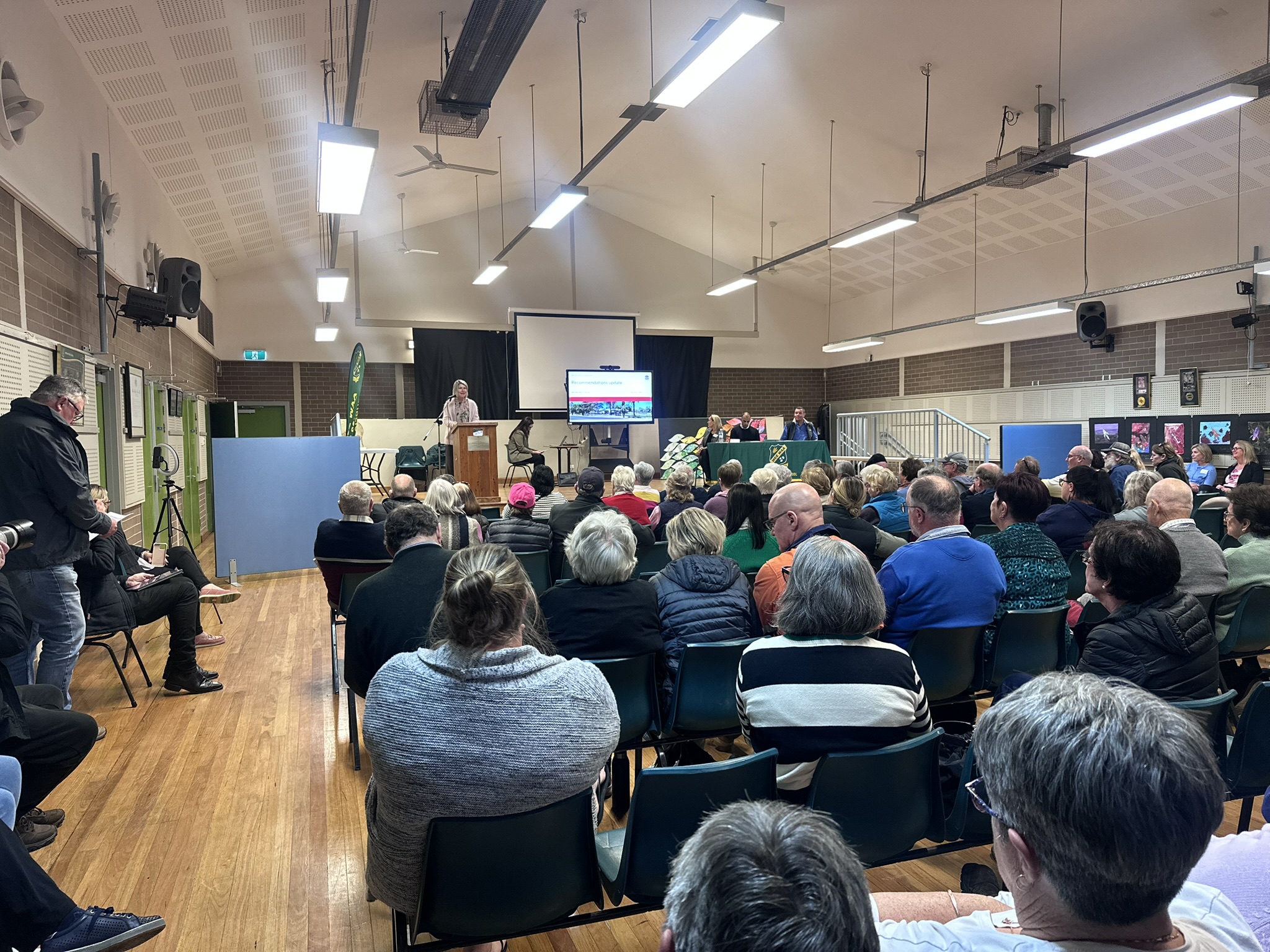 Health officials urged to negotiate with GPs