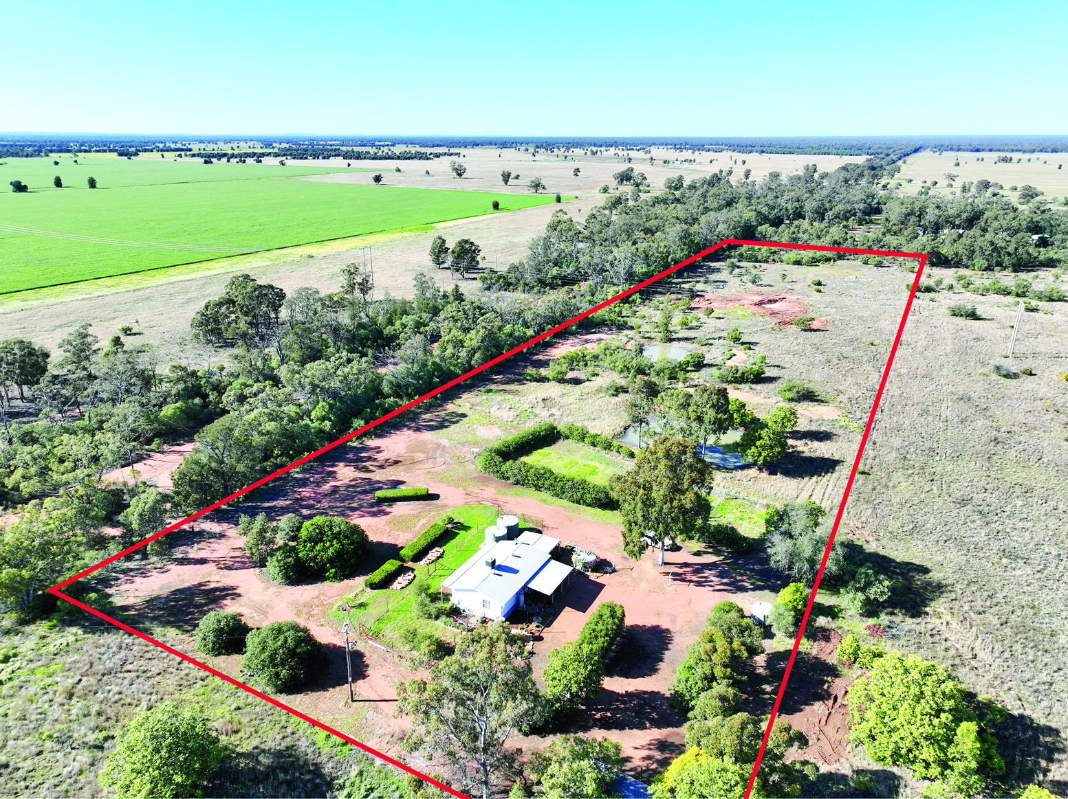 Well-presented private country retreat