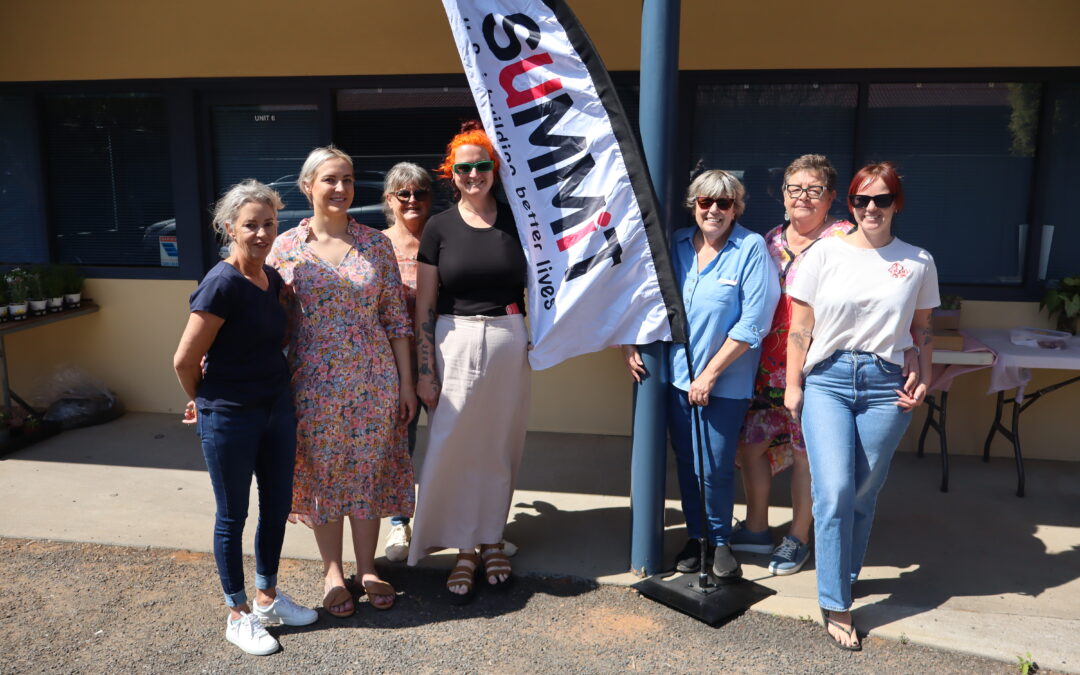 Summit morning tea basks in sunshine