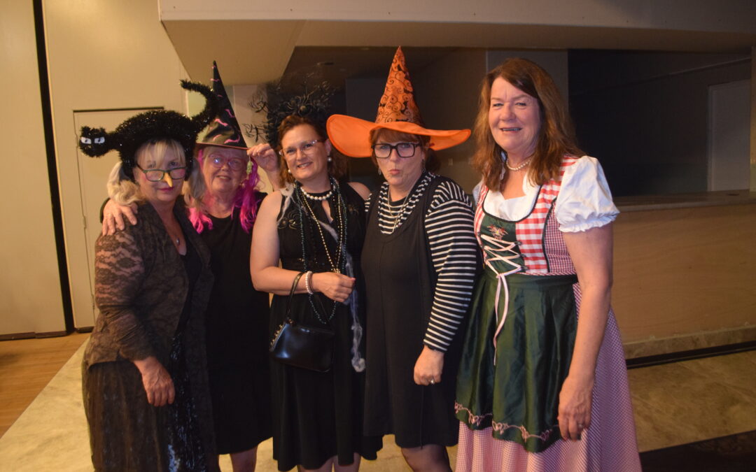 Namoi Dragon Boat Club hosts Halloween-themed trivia night