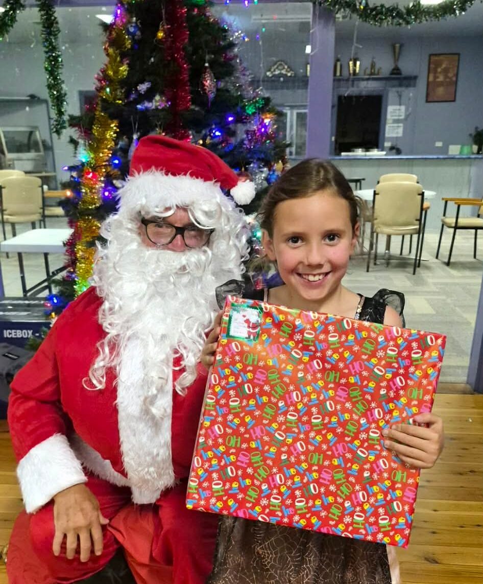 Santa’s sleigh cruises into Pilliga