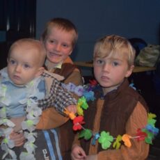 Leis, lights, laughs: children party Hawaiian style