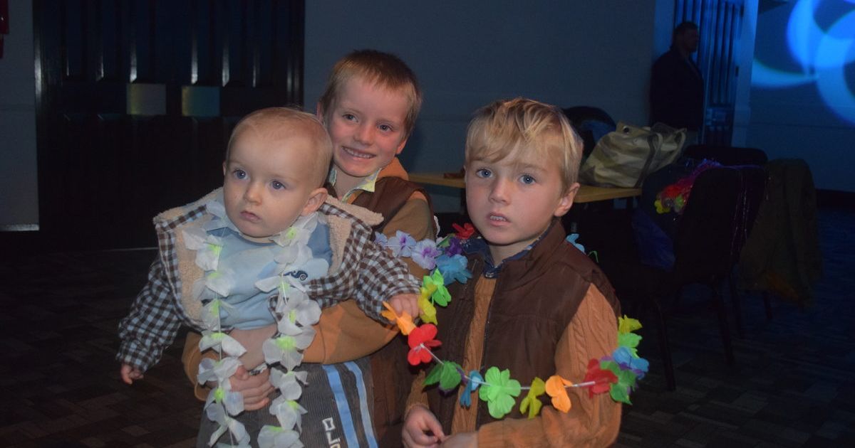 Leis, lights, laughs: children party Hawaiian style