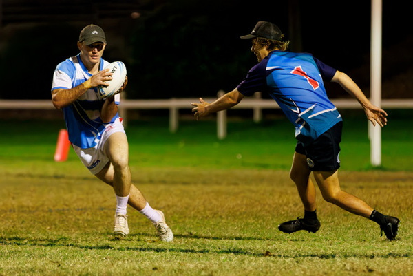 Joe Baker from Hammertime defended by Nick Anderson Sprayerbarn Spinouts. Photo: Bruce Malcolm.