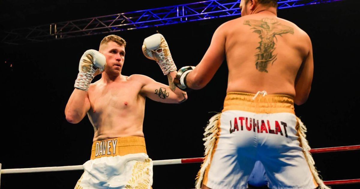 Brendan Davey marks pro debut with rousing win