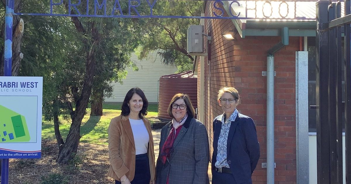 Education officials visit Narrabri West